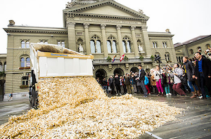Swiss proponents of basic income dump 8 million coins in a public square, one for each Swiss resident.