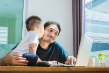 How Online Communities Help Dads with Parenting