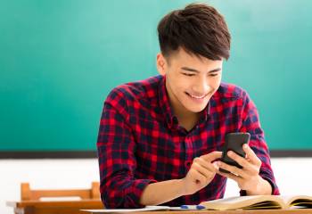 Is There a Healthy Way for Students to Use Social Media?