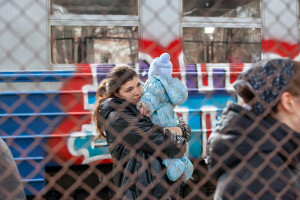 Ukrainian families flee the country toward Poland.