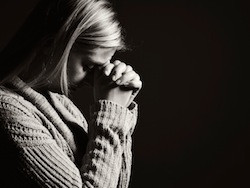 Black and white picture of a woman praying