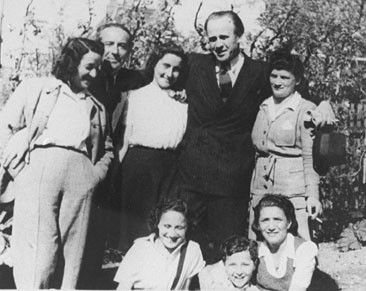 Oskar Schindler (back row, second from right) with people he rescued from the Holocaust, one year after the end of World War II.