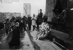 Former Chancellor of Germany Willy Brandt kneels before the Holocaust Memorial in 1970.